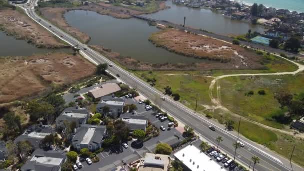Drone Постріл Повітряний Літак Над Вулицями Будинками Сусідства Оушенсайді Каліфорнія — стокове відео