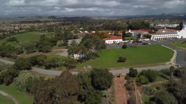 Drone Filmación Una Antigua Misión Histórica Iglesia Católica Sur California — Vídeos de Stock