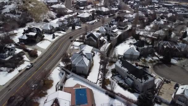Filmagem Drone Filmada Cima Estrada Sobre Ruas Com Carros Casas — Vídeo de Stock