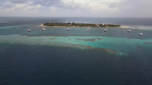 Plachtění Jachtě Blízkosti Ostrovů Malediv Souostroví — Stock video