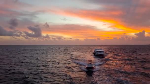 Plachtění Jachtě Blízkosti Ostrovů Malediv Souostroví — Stock video
