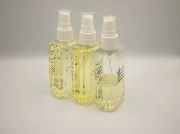 Butelka z perfumami z tworzywa sztucznego — Zdjęcie stockowe
