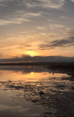Gün batımında Pembe Göl manzarası
