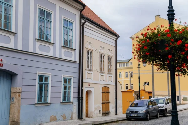 Louny Střední Čechy Září 2021 Úzká Malebná Ulice Barevnými Budovami — Stock fotografie