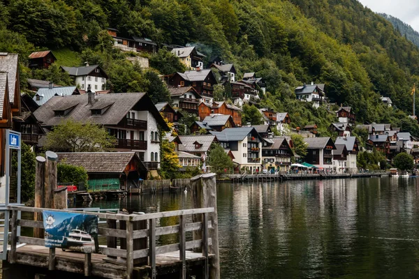 Hallstatt Áustria Agosto 2021 Colorful Scenic Picturesque Town Street Summer — Fotografia de Stock