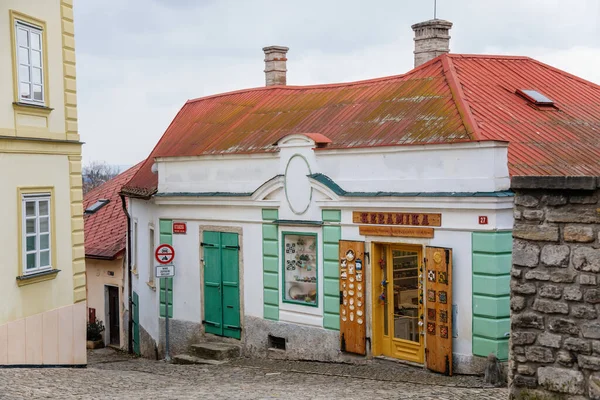 Kutna Hora Tsjechië Maart 2022 Smalle Pittoreske Straat Met Kleurrijke — Stockfoto