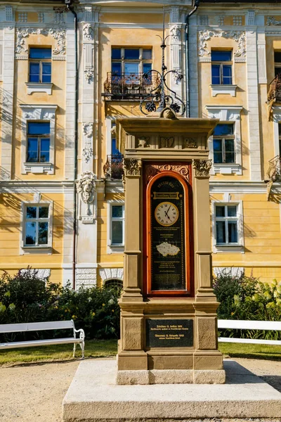 Františkovy Lázně Západočeské Lázně Srpna 2021 Historický Meteorologický Sloup Dekorativní — Stock fotografie