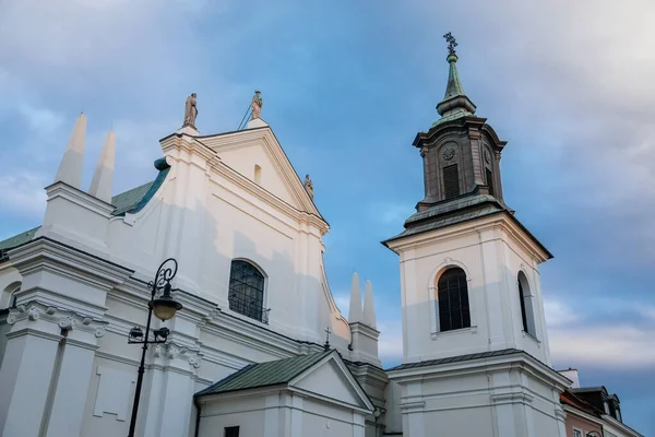 Βαρσοβία Πολωνία Οκτωβρίου 2021 Εκκλησία Του Αγίου Υάκινθου Καμπαναριό Στη — Φωτογραφία Αρχείου