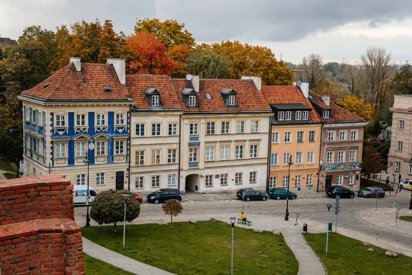 Warszawa Polska Października 2021 Malownicza Ulica Kolorowymi Budynkami Zabytkowym Centrum — Zdjęcie stockowe