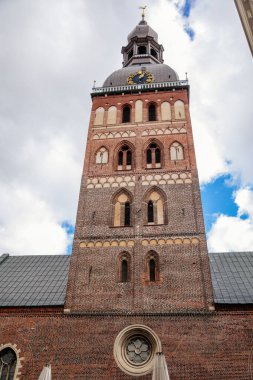 Riga, Letonya, 14 Ekim 2021: Saint Mary Katedrali, Başpiskopos, Evanjelik Lüteryen Kubbe Katedrali 'nin merkezi.