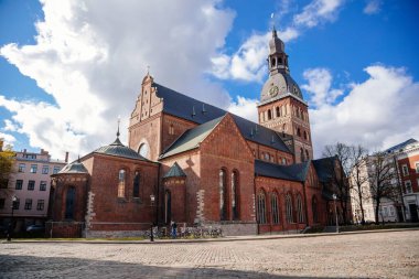 Riga, Letonya, 14 Ekim 2021: Saint Mary Katedrali, Başpiskopos, Evanjelik Lüteryen Kubbe Katedrali 'nin merkezi.
