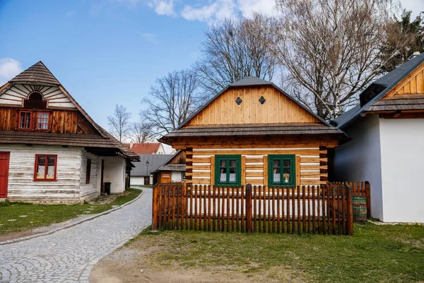 Hlinsko Vysocina Czech Republic 2022年4月15日 夏の晴れた日の伝統的な村の木造農家 スカンゼンの歴史的なカントリースタイルの建築 野外博物館のイースター Betlem Hlinsko — ストック写真
