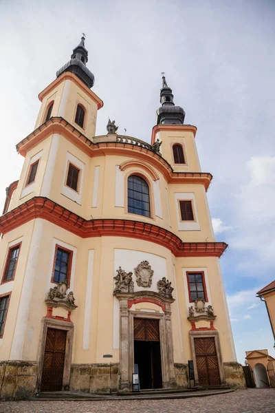 Litomysl Tschechische Republik April 2022 Heilig Kreuz Kirche Und Piaristenwohnheim — Stockfoto