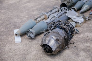 Prag, Çek Cumhuriyeti, 11 Temmuz 2022: Ukrayna savunması tarafından Letenske plani 'de imha edilen Rus istila silahları sergisi, Ukrayna' da savaş, kendi güdümlü havan topu 2S19 Msta, yüksek patlayıcı mermiler