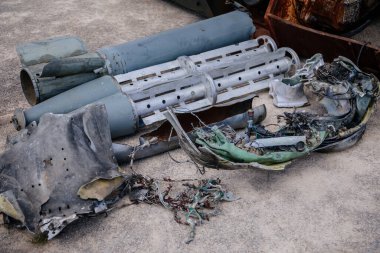 Prag, Çek Cumhuriyeti, 11 Temmuz 2022: Ukrayna savunması tarafından Letenske plani 'de imha edilen Rus istila silahları sergisi, Ukrayna' da savaş, kendi güdümlü havan topu 2S19 Msta, yüksek patlayıcı mermiler