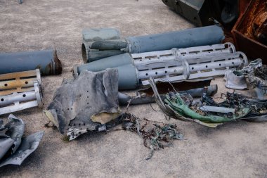 Prag, Çek Cumhuriyeti, 11 Temmuz 2022: Ukrayna savunması tarafından Letenske plani 'de imha edilen Rus istila silahları sergisi, Ukrayna' da savaş, kendi güdümlü havan topu 2S19 Msta, yüksek patlayıcı mermiler