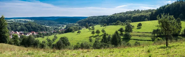 Blick Über Ländliche Hügel Und Grüne Wiesen Auf Die Deutsche — Stockfoto