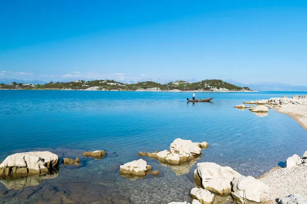 Fischer Auf Einem Kleinen Schiff Skadar See Montenegro — Stockfoto