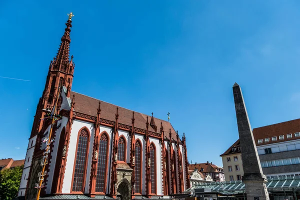 Torre Iglesia Gente Casco Antiguo Wurtzburg Alemania Julio 2017 — Foto de Stock