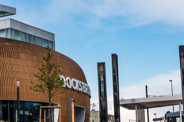 Brüksel, Belçika - 11 05 2017: Bruxsel Limanı yeni bir alışveriş merkezi