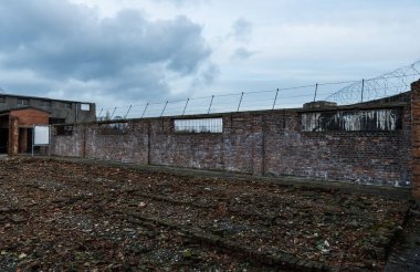 Breendonk, Belçika - 12 09 2017: Çitleri ve sığınak yapıları olan eski 2. Dünya Savaşı Cezaevi