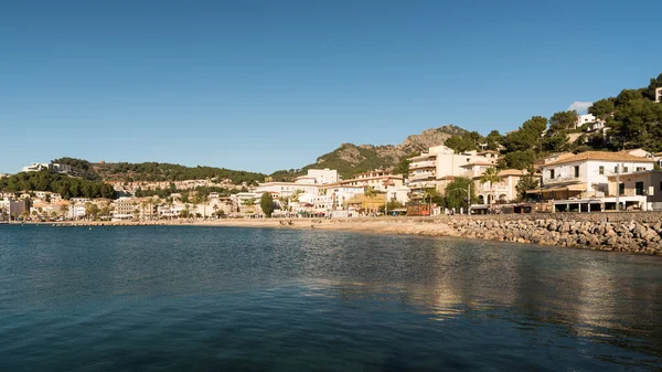 Soller Spanyolország 2017 Kilátás Soller Öbölre Stranddal Nyaralókkal — Stock Fotó