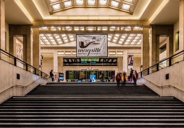 Brüssel Belgien 2018 Pendler Laufen Der Haupthalle Des Hauptbahnhofs — Stockfoto