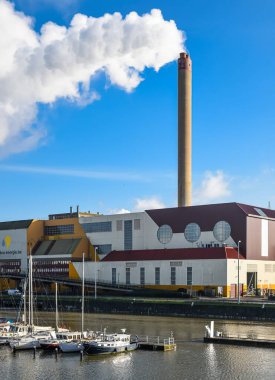 Neder-Over-Heembeek, Brüksel, Belçika - 12 11 2021: Brüksel atık şirketi Bruxelles Propriete 'in atık fabrikası