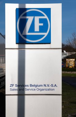 Neder-Over-Heembeek, Brüksel, Belçika - 12 11 2021: ZF Cogwheel şirketinin imzası