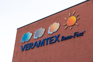 Neder-Over-Heembeek, Brüksel, Belçika - 12 11 2021: Veramtex şirket binası, tekstil amonyak tedavisi