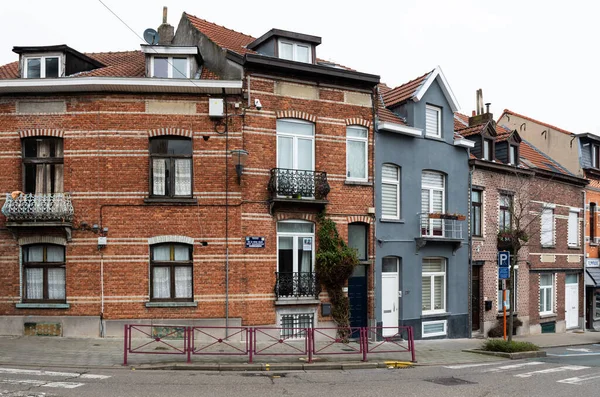 Berchem-Sainte-Agathe, Brüksel Başkent Bölgesi, Belçika - 12 26 2021: Sokaktaki geleneksel evler