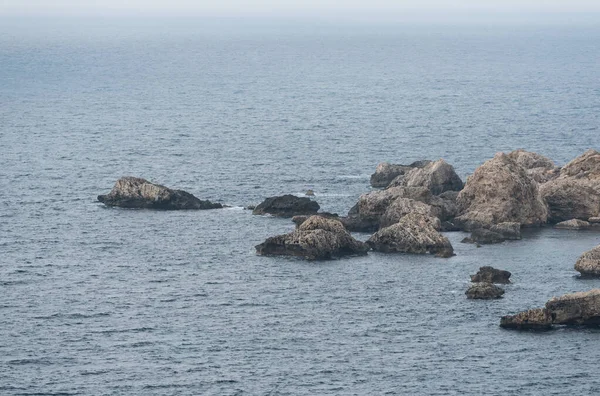 카타의해 안선에 바위들 지중해 — 스톡 사진