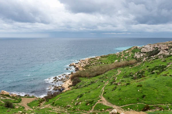 Kilátás Sziklákra Völgyekre Helyi Mezőgazdaságra Földközi Tenger Partján Selmun Málta — Stock Fotó