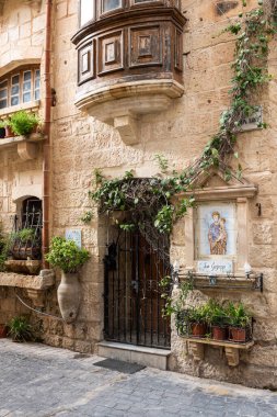 Rabat, Malta - 01 07 2022: Bir konut evinin ön cephesi