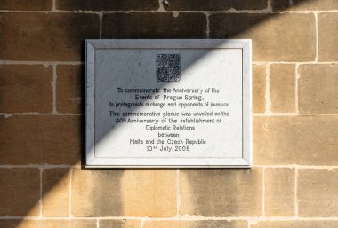 Valletta, Malta - 01 06 2022: Prag spirninde yaşananlar için anma plaketi