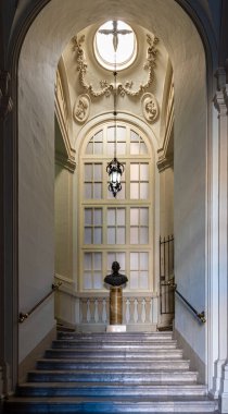 Valletta, Malta - 01 07 2022: Ulusal Malta Kütüphanesinin iç tasarımı