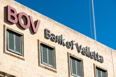 Valletta, Malta - 01 07 2022: Valleta Bankası 'nın cephesi ve imzası