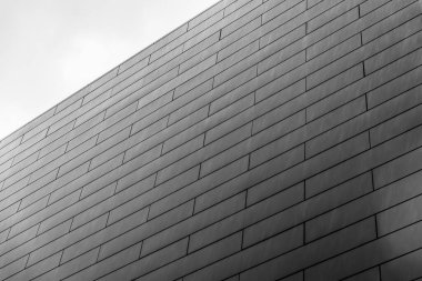 Ulm, Bavyera / Almanya - 08 07 2018: Dikdörtgen şekillere ve çizgilere sahip modern bir binanın soyut tasarımı