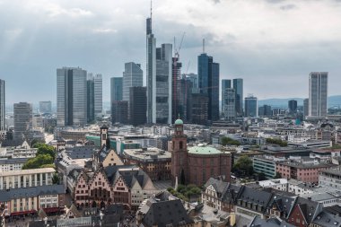 Frankfurt am Main, Almanya - 721 2017: şehrin yeni bir bölümü üzerinde panoramik manzara