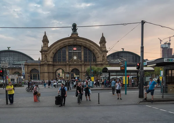 Fráncfort Del Meno Hesse Alemania 2018 Viajeros Caminando Estación Principal — Foto de Stock