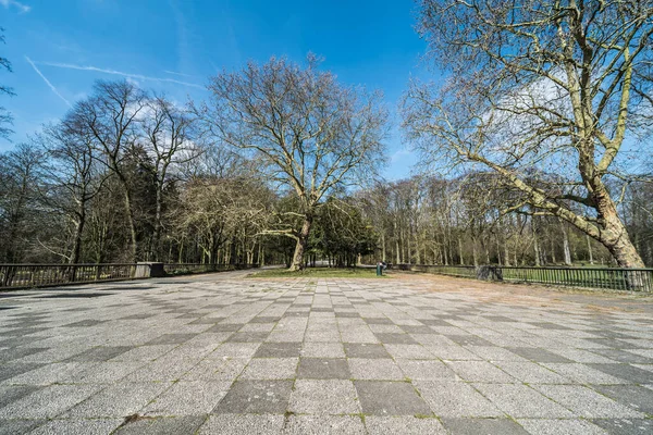 Opuštěné Dlážděné Náměstí Městském Parku Ossegem Heysel Půjčují Laekenu Brusel — Stock fotografie
