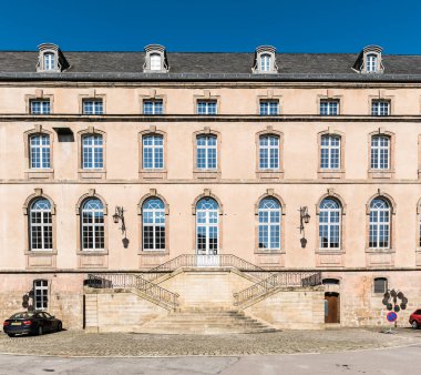 Echternach - Lüksemburg Büyük Dükalığı - Echternach Klasik Lycee Klasiği 'nin simetrik cephesi