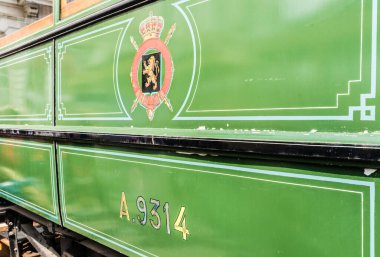 Brüksel Eski Kent, Brüksel Başkent Bölgesi - Belçika - 05 01 2019 - Yeşil A9314 Kraliyet tramvayı detayları