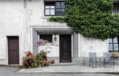 Bullingen, Walloon Regio - Doğu Belçika - 08 27: 19 Belçika kırsalındaki Tipik küçük çiftçi evi