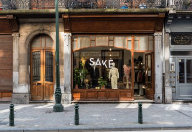 Brüksel Eski Kenti, Brüksel Başkent Bölgesi - Belçika - 09 14 2019 Geleneksel ahşap moda dükkanı