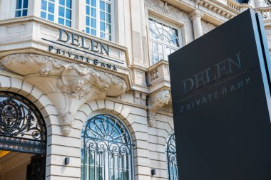Brüksel, Belçika - 07 03 2019 Delen Özel Bankacılık Şirketi 'nin cephesi ve imzası