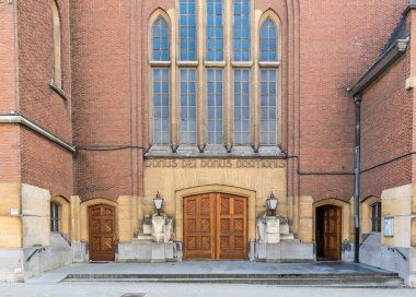 Brüksel, Belçika - 07 03 2019, Kutsal Kalbin Katolik Kilisesi Cephesi