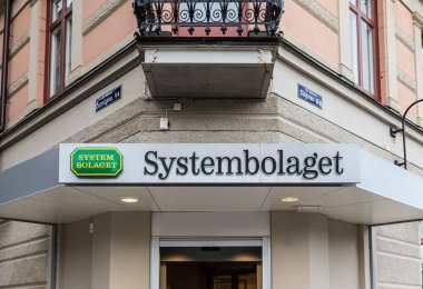 Sundsvall, Vastnorrland County - 08 02 2019: Devlete ait tipik bir içki dükkanının işareti