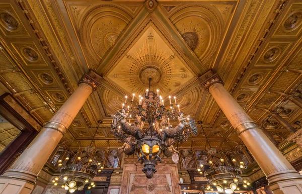 Brussels Old Town Belgium 2018 Decorated Interior Roof Metropole Star — Stock Photo, Image