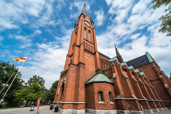 Sundsvall, Vastnorrland İlçesi - 08 02 2019: Gustav Adolfs Kyrka Evangelic Kilisesi 'nin cephesi ve kulesi